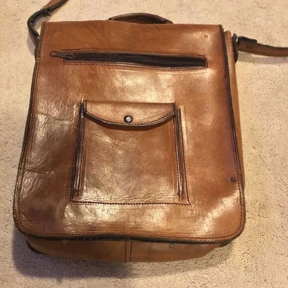 Vintage unisex Leather Brown Satchel Crossbody - Picture 2 of 6